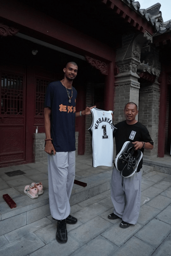 文班少林寺师傅:马刺总决赛加油 制心一处无事不办